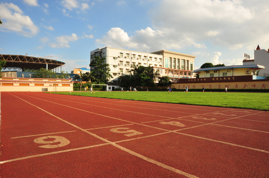  p>南宁市锦华小学创办于一九五一年,原南铁一小,属原柳局管辖的一所