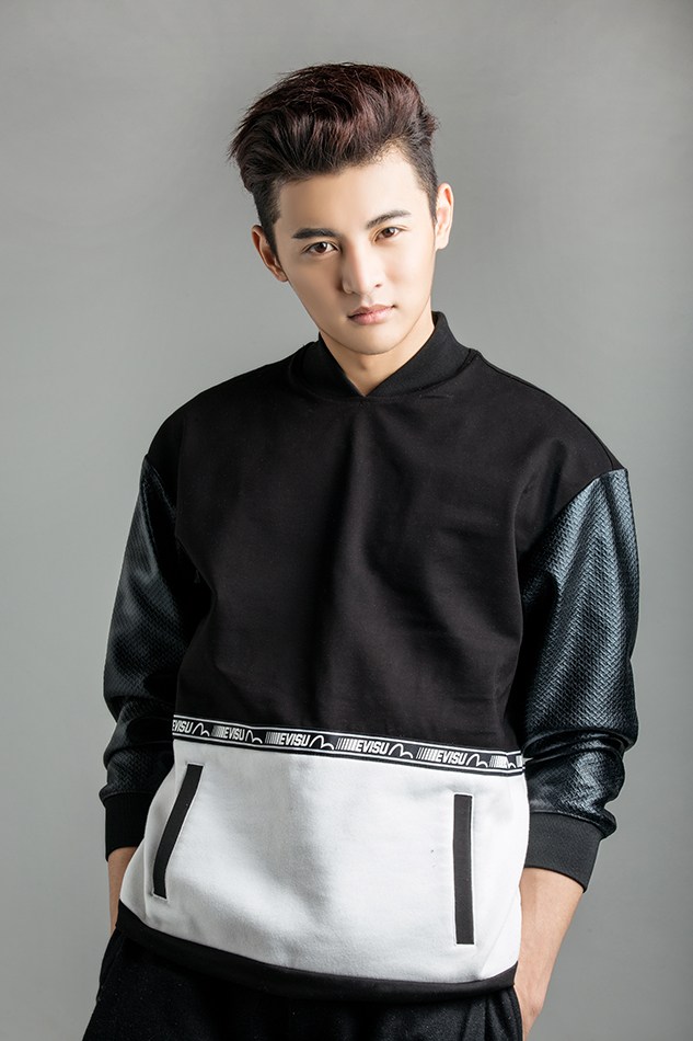  p data-id="gnwnna8msz">周骏超,11月21日出生于上海市,中国内地男