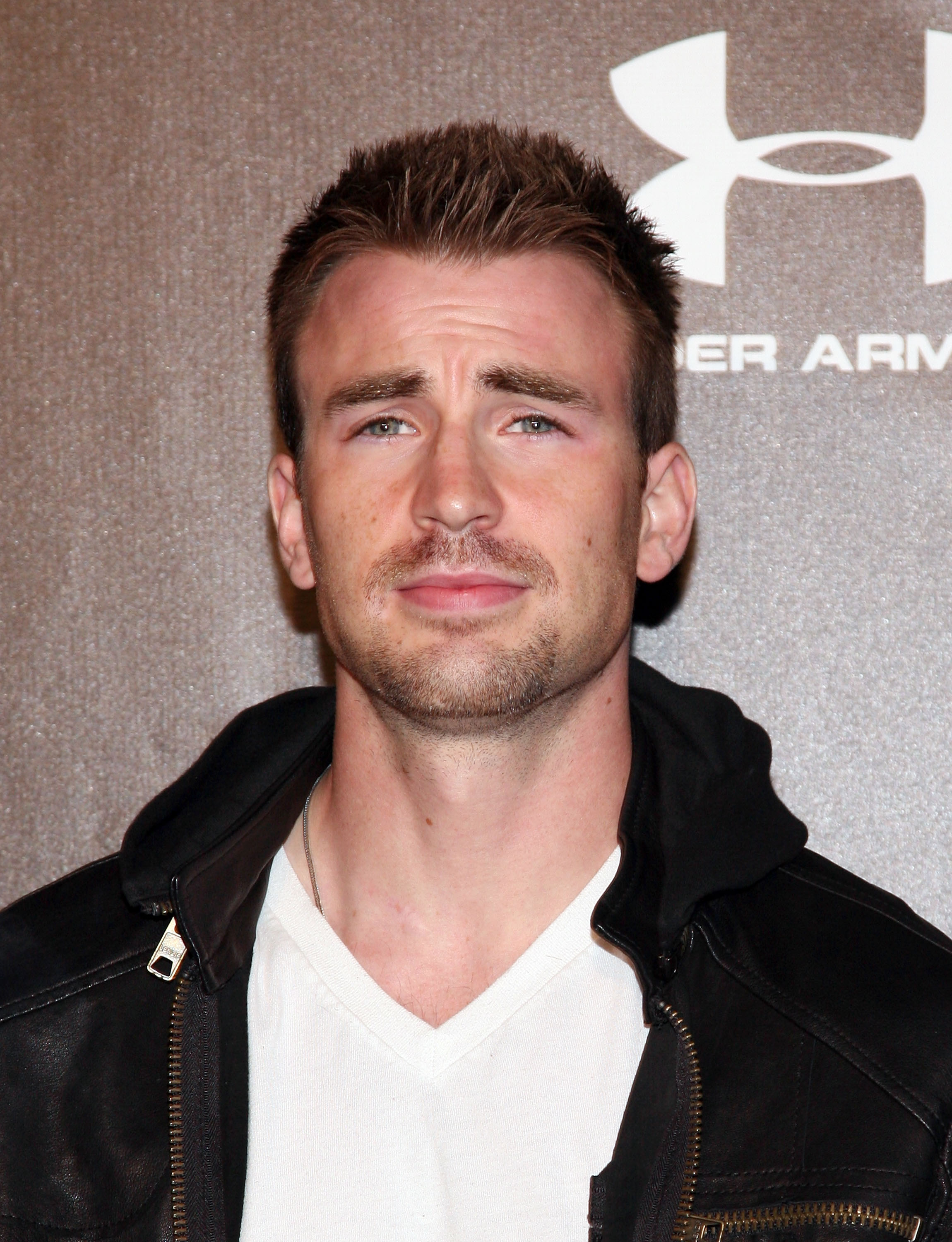  p>克里斯·埃文斯 i>(chris evans) /i>,1981年6月13日出生于美国马