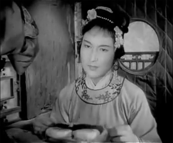 凤凰(1928年7月15日—2016年9月26日),本命严慧秀,中国早期电影女演员