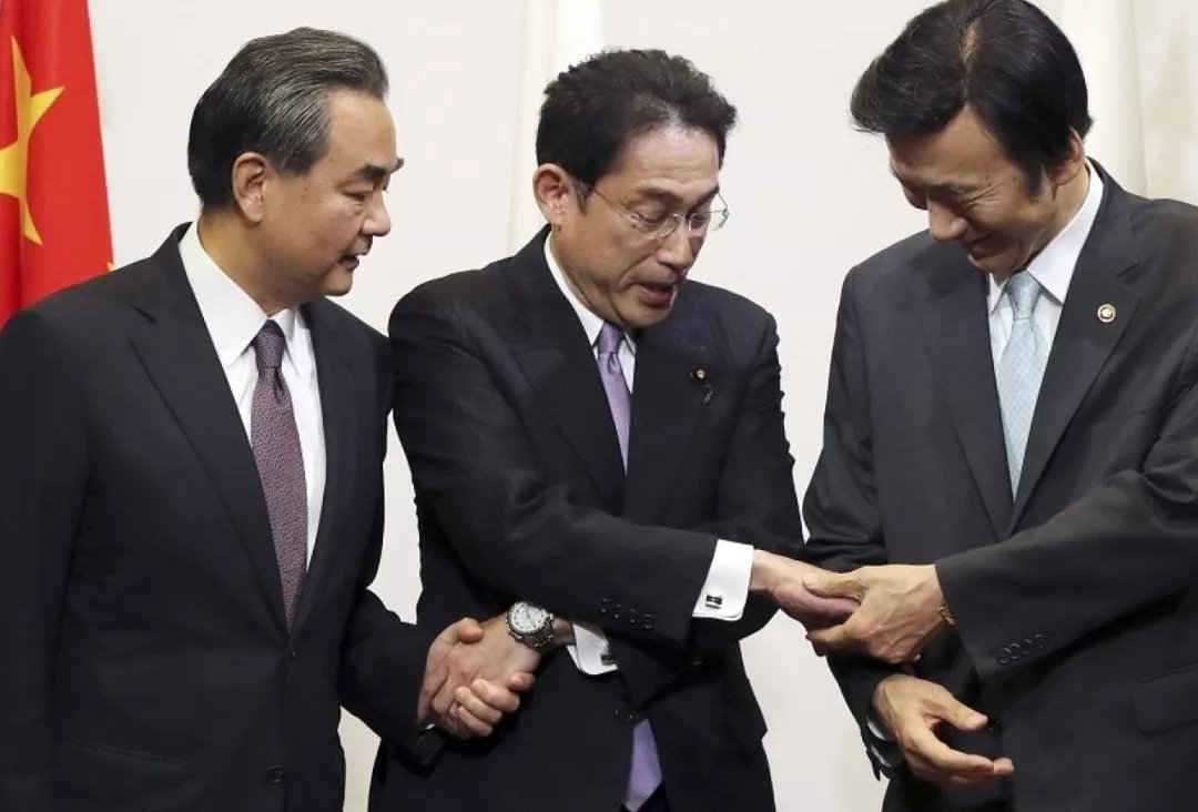 今天终于知道中日韩三国人长相区别在哪了！_百科TA说