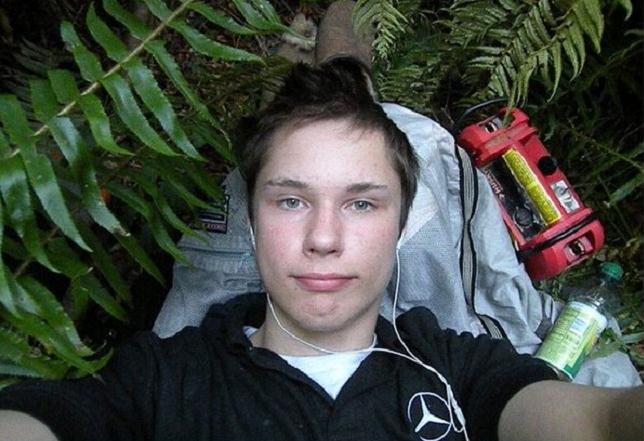 摩尔(colton harris moore,1991年3月22日—),是一个"90后"的美国男孩