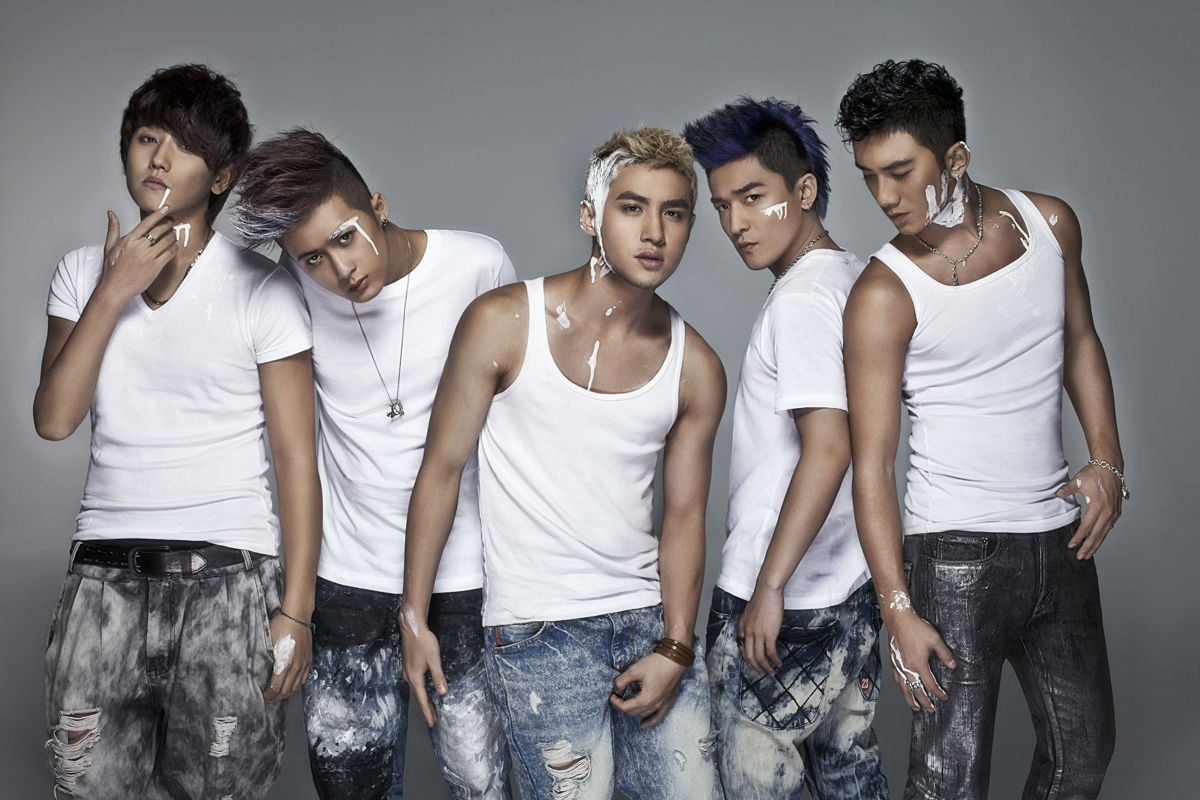 1988年3月23日出生于青海省西宁市,中国内地男歌手,演员,内地唱跳组合