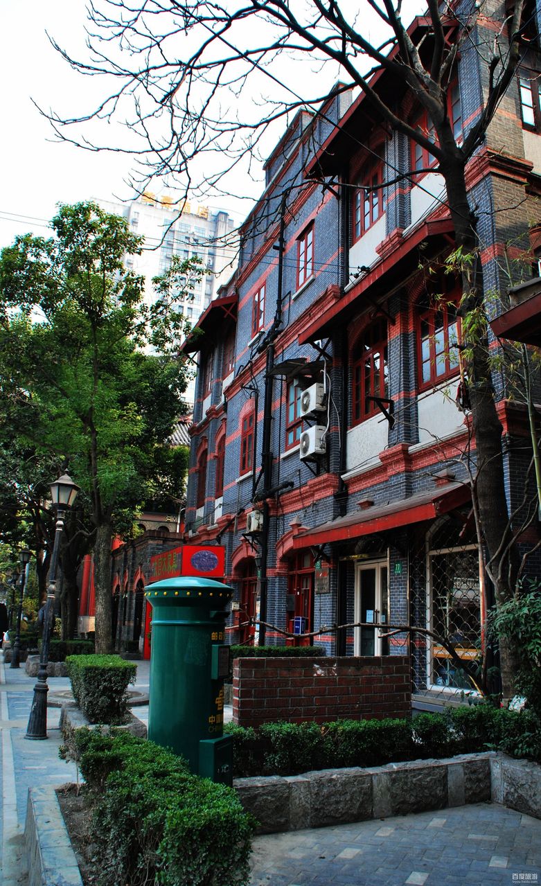  p>多伦路,原名窦乐安路,始筑于清宣统三年(1911年),位于上海市虹口区