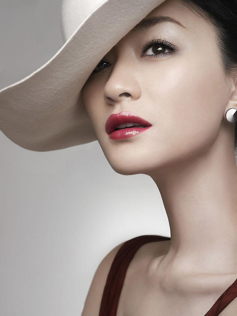  p>李小冉,1976年5月8日出生于北京市,中国内地女演员,毕业于北京舞蹈