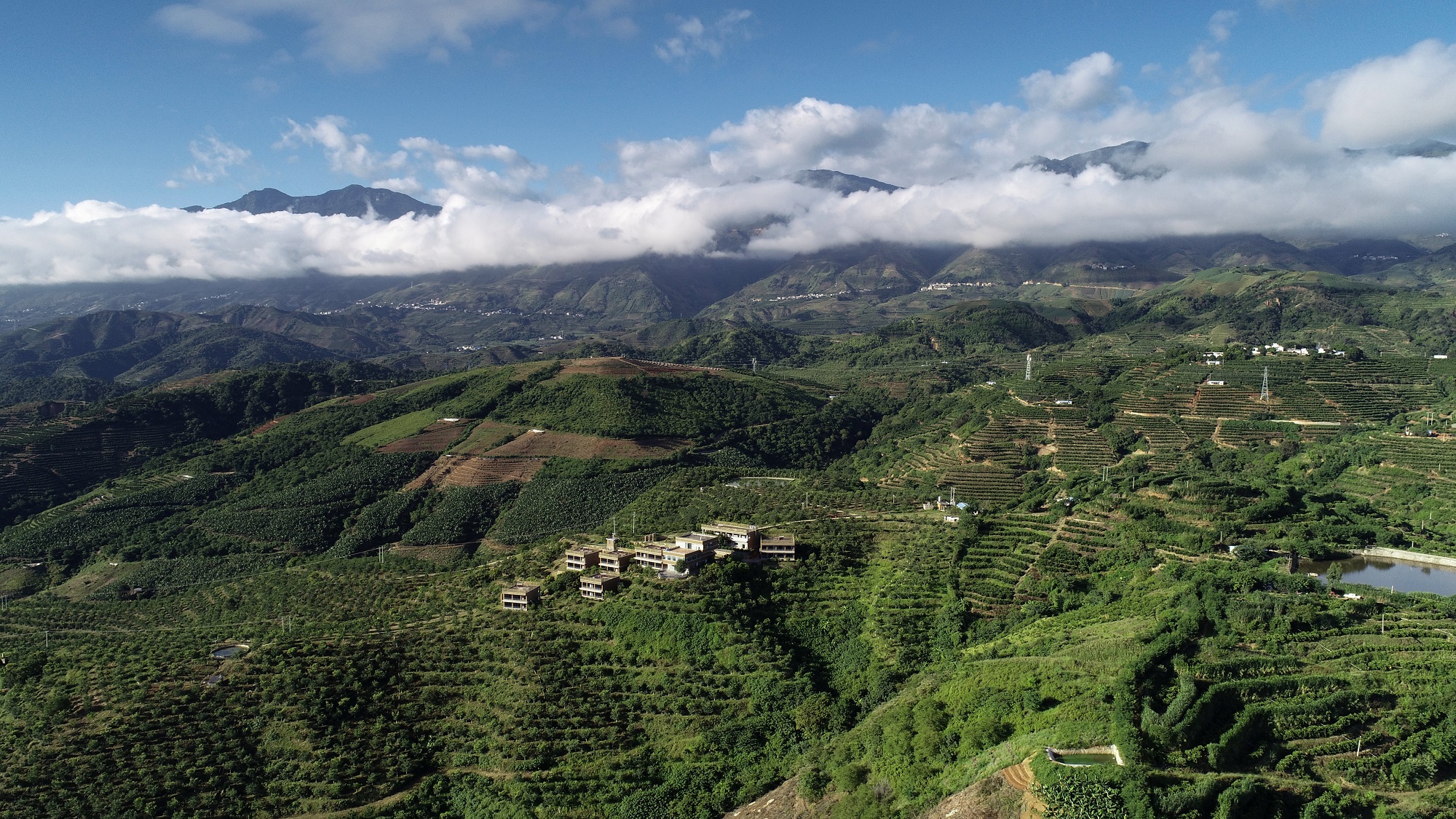  p>猫哆哩庄园始建于2012年,历时3年时间,在位于玉溪市新平县漠沙镇曼
