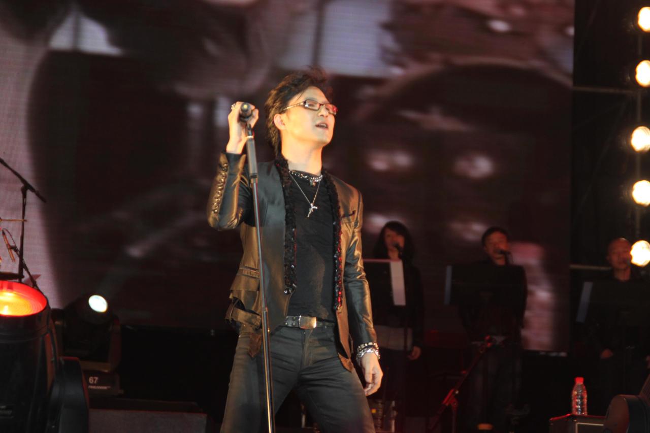  p>《巍飞来的峰》是董文飞在2016年6月25日在 a target="_blank"