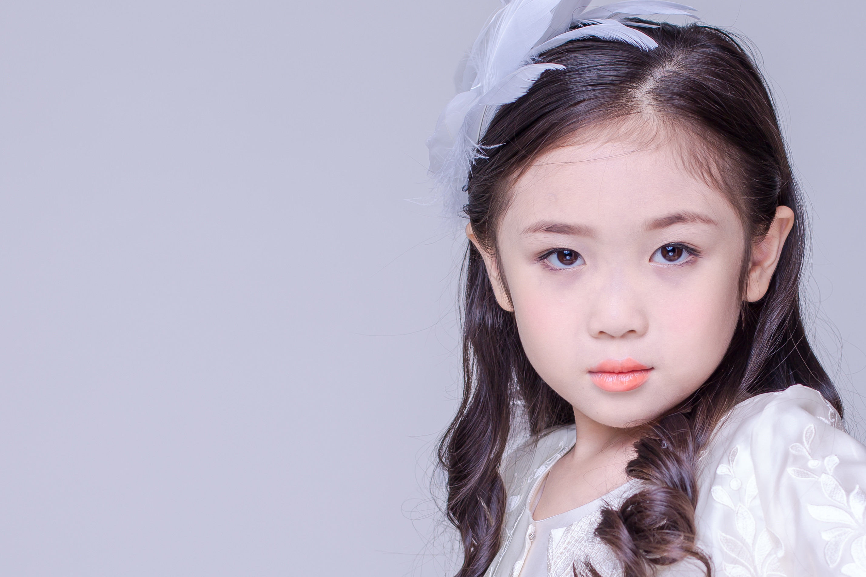  p>邓文怡,2009年11月14日出生于香港,童星,中国香港女歌手.