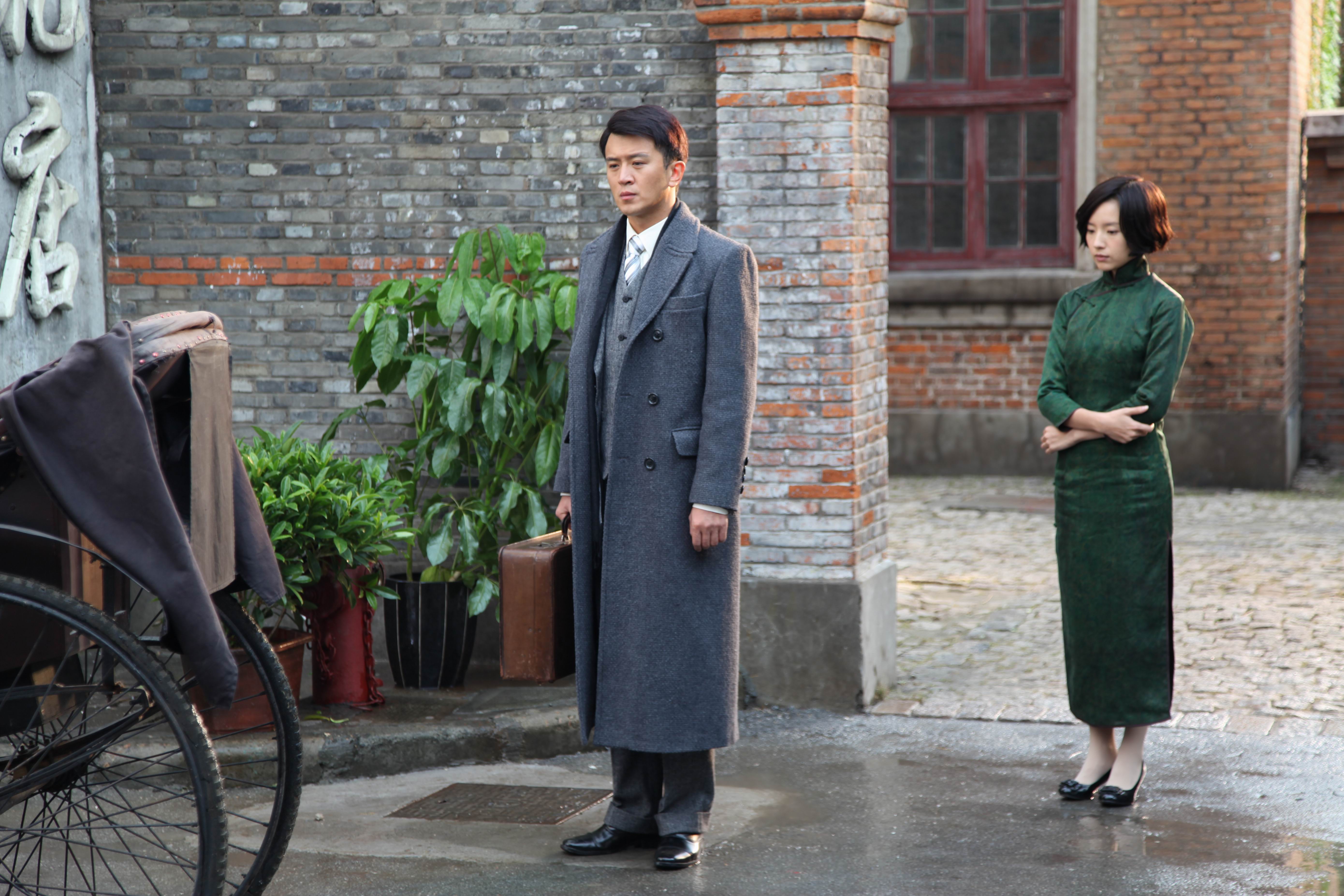 《秋之白华》是由<a href="#" data