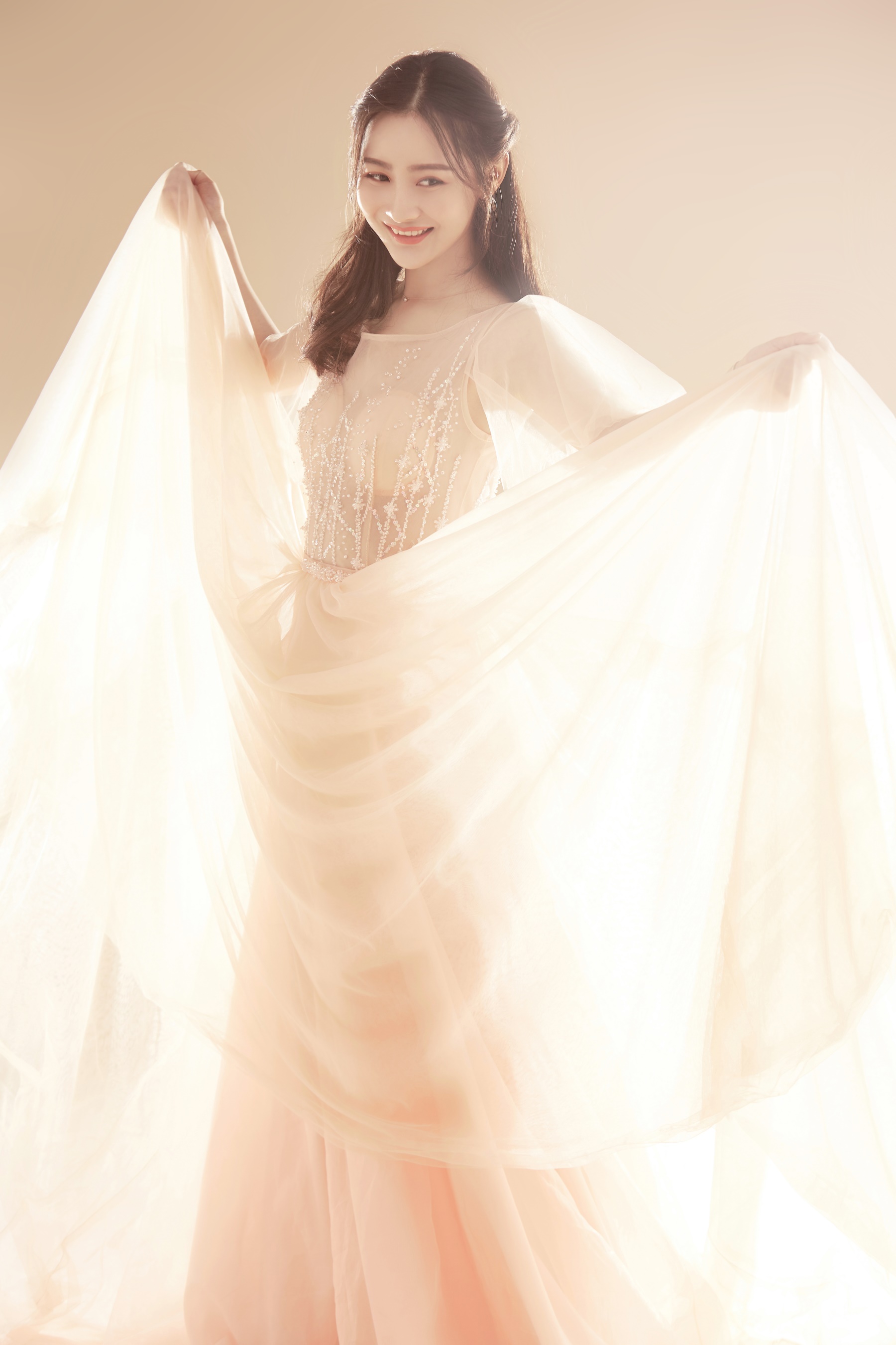 原名张娜,1990年6月22日出生于湖北省武汉市,中国内地女演员,毕业于 a