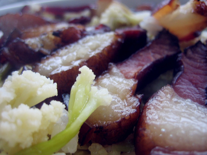  p>腊汁花菜饭是以米,腊肉为主料的食品. /p>