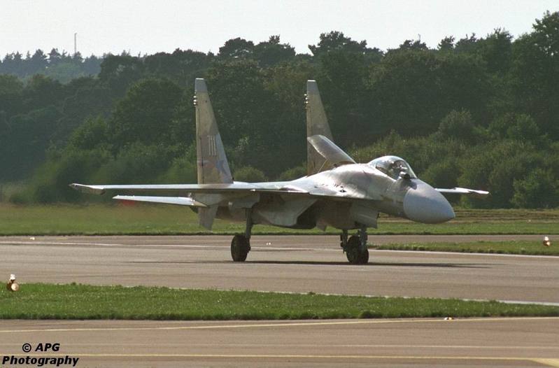  p>苏-37战斗机(英文:su-37 fighter,北约代号:flanker-f,译文:侧卫f