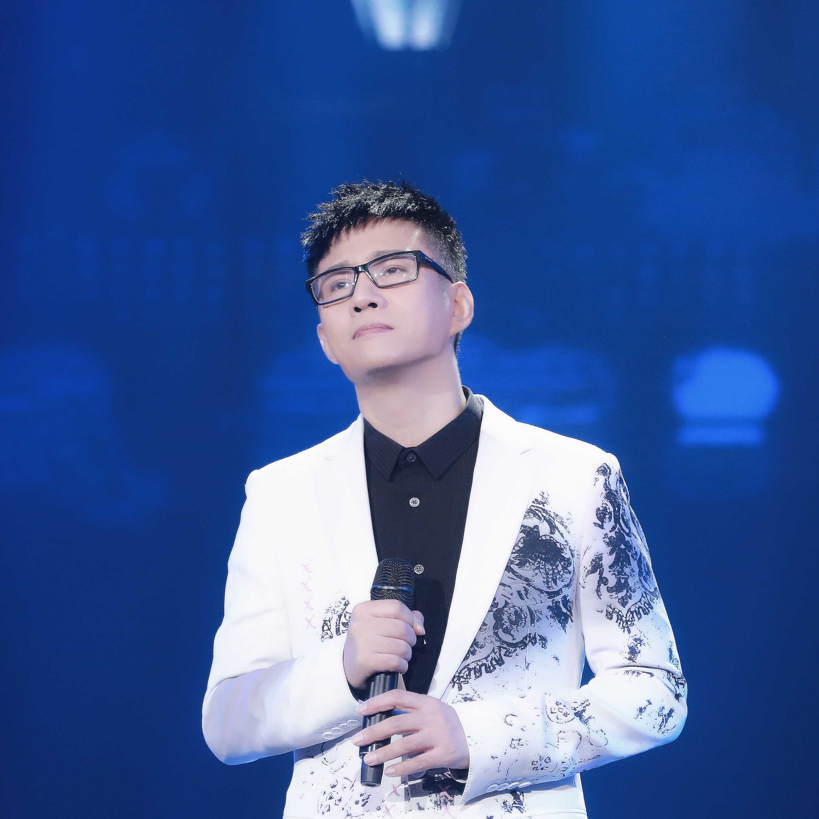 本名王卓实,11月14日出生于中国吉林省吉林市,中国内地流行男歌手