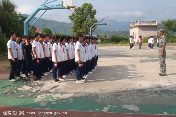  p>揭东区蓝田中学老校区位于新亨镇老镇区内,占地只有16亩.