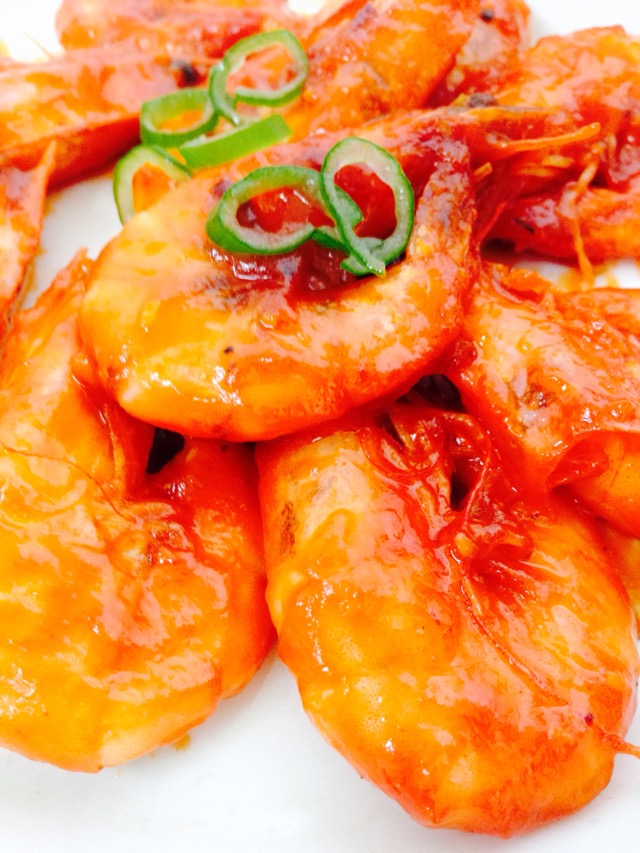 href="#" data-lemmaid="4983316">菜品 /a>,主要材料是大虾,番茄酱