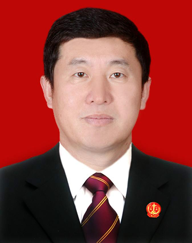 汉族,中共党员,大学学历,1980年11月参加工作,现任辽源市中级人民法院
