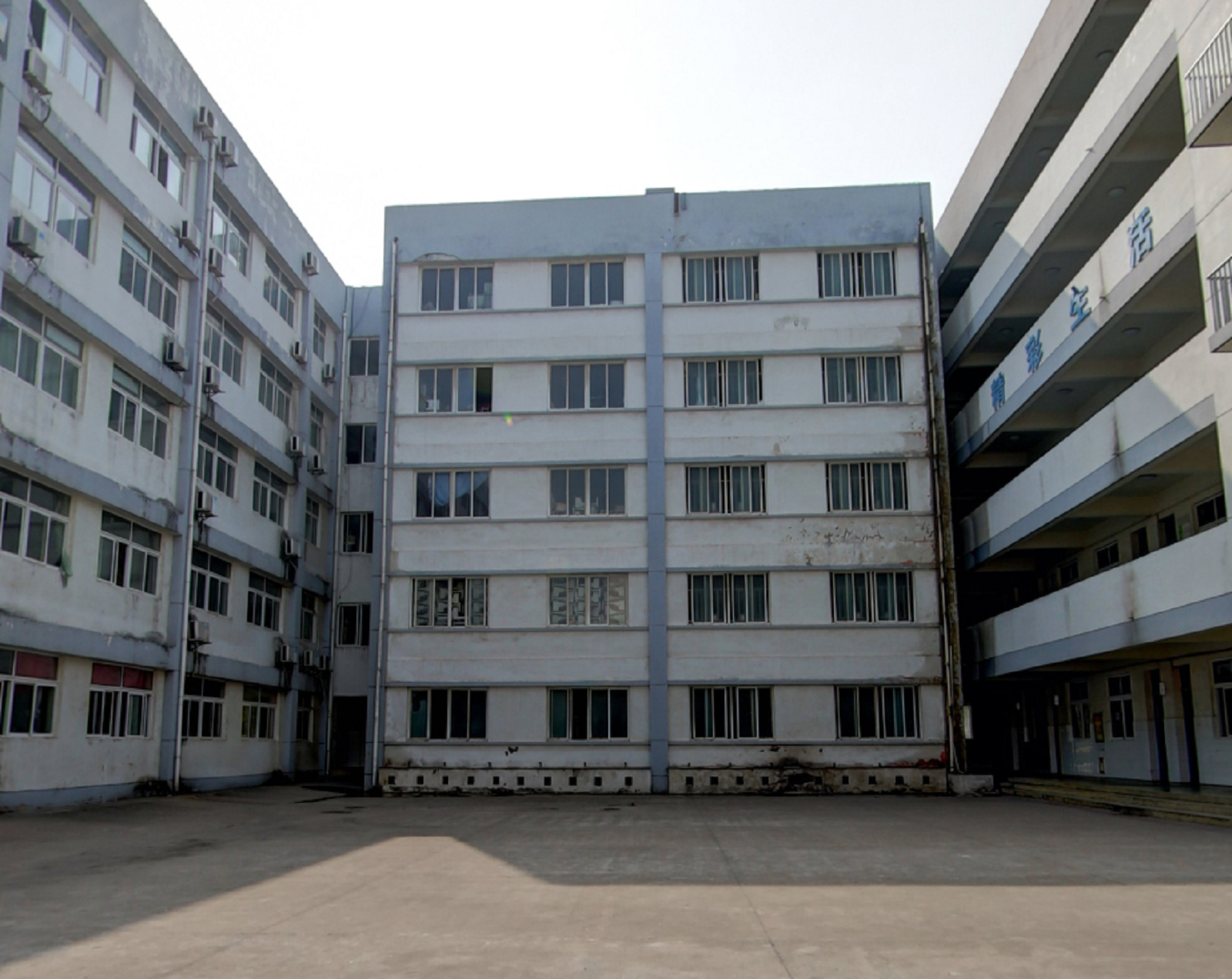  p>淮安市阳光国际学校是一所集高中,初中和小学为一体的高品位,高