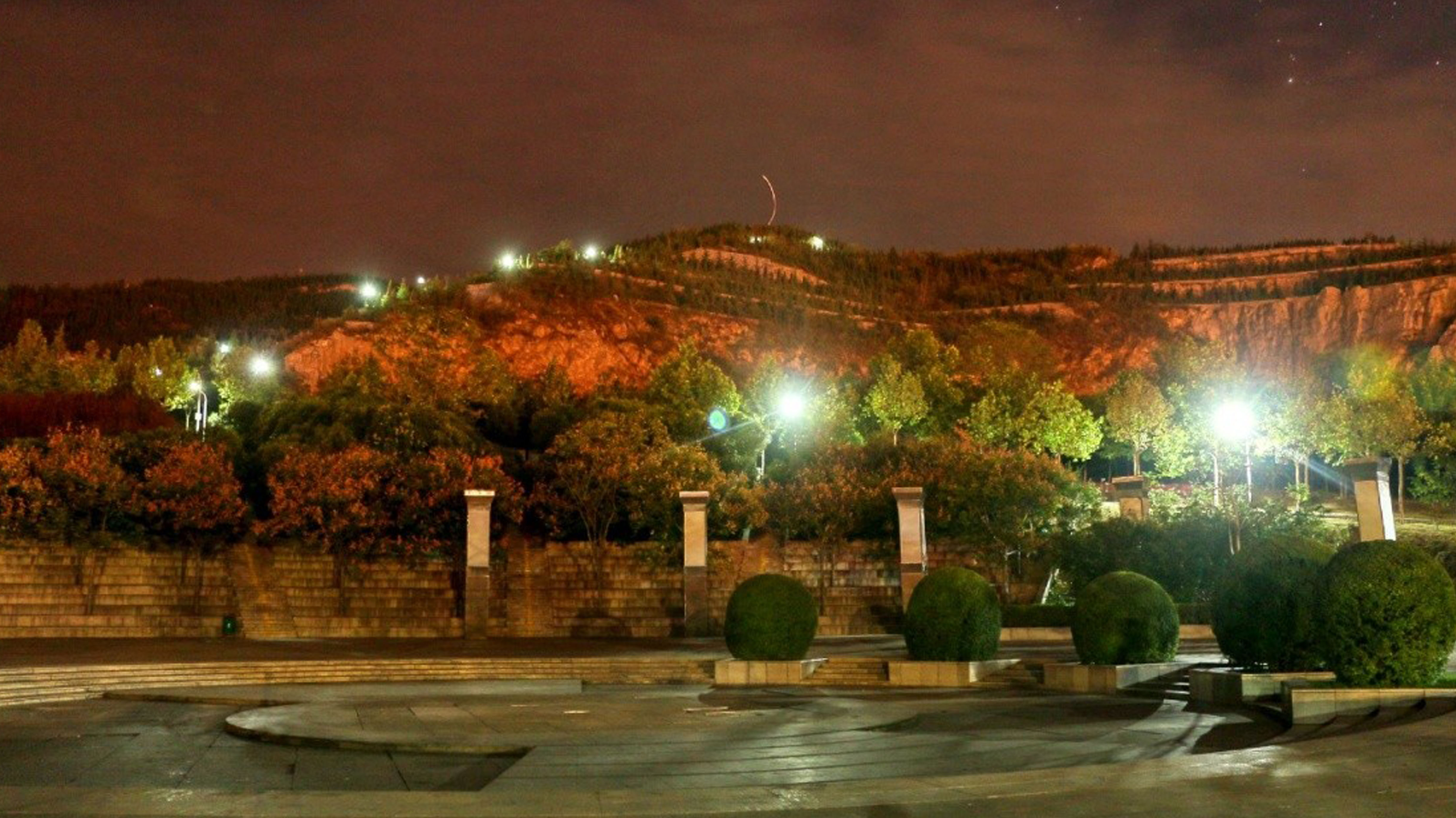  p data-id="gnbw9xpfl2">焦作缝山国家矿山公园,别名缝山针公园,缝山