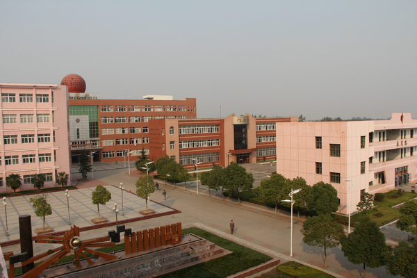  p>寿县安丰中学,位于国家历史文化名城寿县南部安丰镇(黄花岗七十二