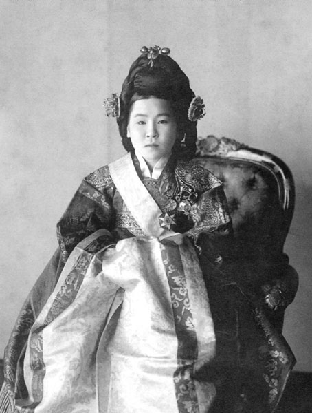  p> b>纯贞孝皇后 /b>(朝鲜语:               ,1894年—1966年),本名