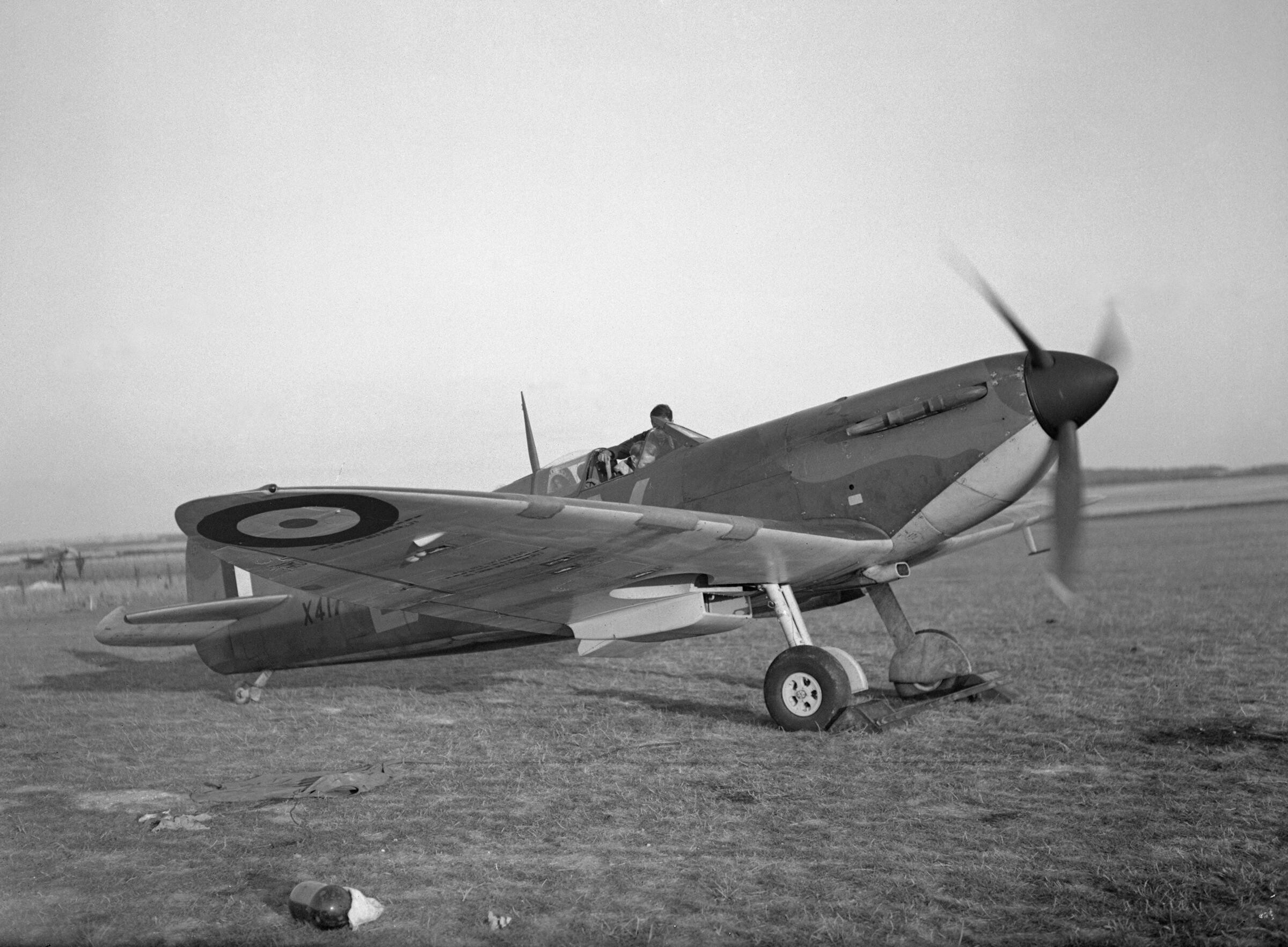  p>喷火式战斗机(英文:spitfire fighter),是 a href="#" data-lemma