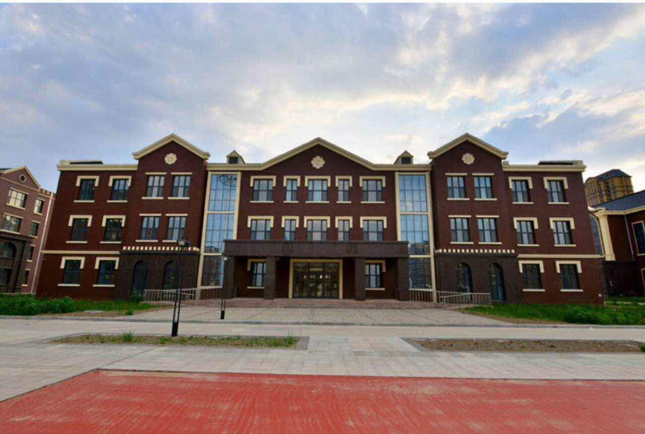 ">大庆实验中学二部 /a> 是黑龙江省重点中学,首批省级示范高中,省