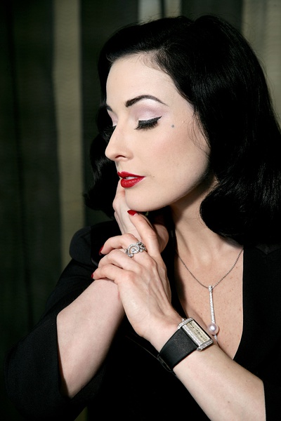  p>蒂塔·万提斯(dita von teese),1972年9月28日生于美国密歇根州 a