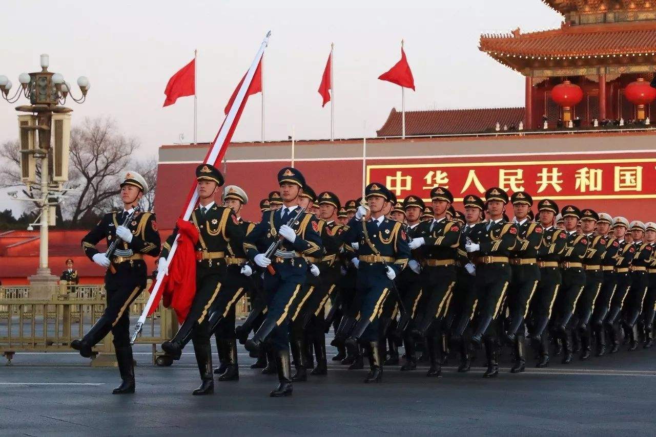  p>中国人民解放军军服是以1927年8月1日 a target="_blank" href="