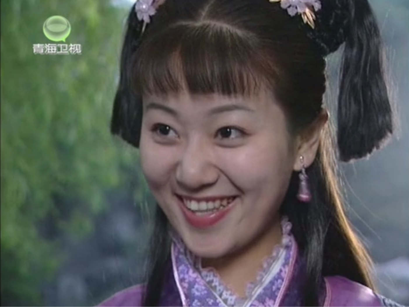 女,电视剧《上错花轿嫁对郎》中的人物,由演员徐婧灵饰演