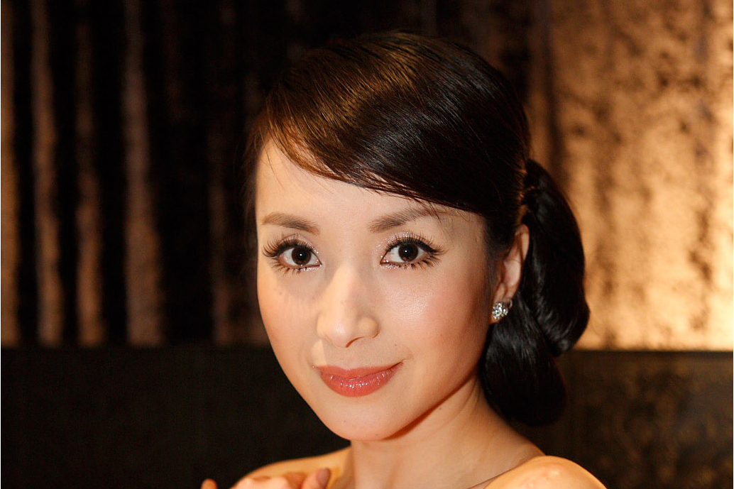  p data-id="gocuyug1fm">汤灿,1975年6月12日出生于中国湖南省株洲市