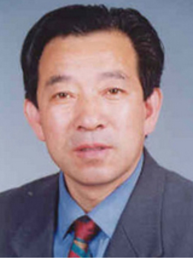  p>李耀臻,男,汉族,1953年11月生,山东招远人,1973年10月入党,1973年