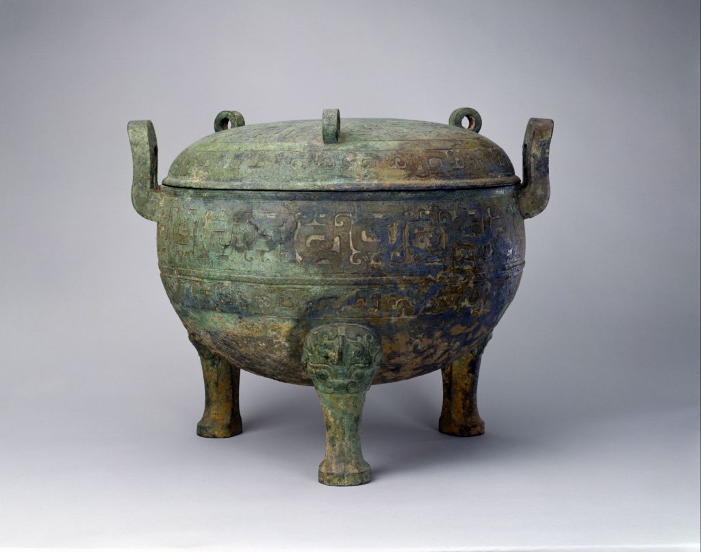  p>春秋蟠虺纹鼎是春秋时代的铜器,青铜器,现藏于北京故宫博物馆. /p>