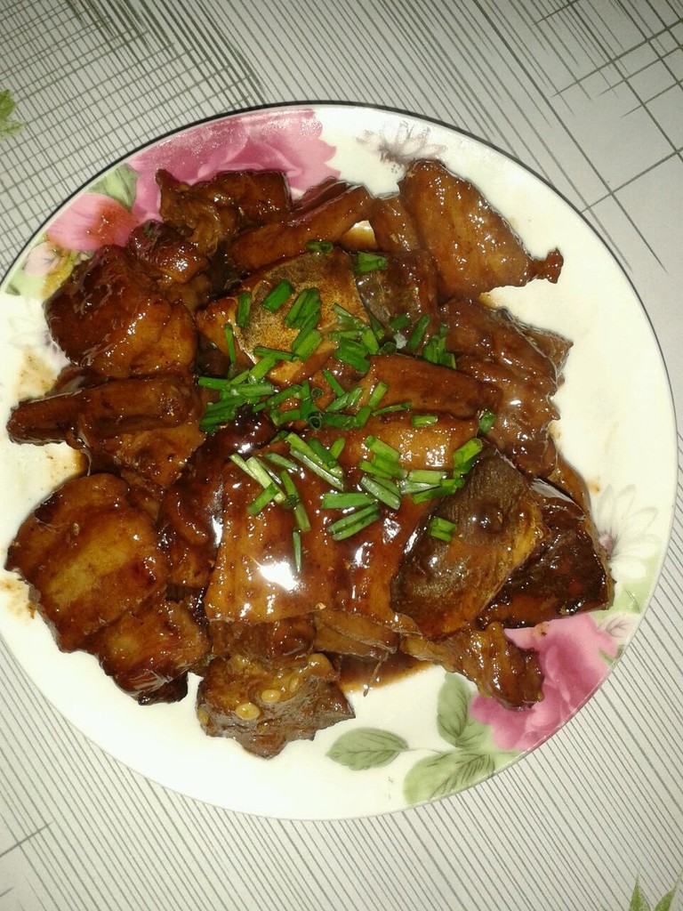  p>鳗鱼干烧肉是由鳗鱼干,五花肉等制作的食物,制作难度普通. /p>