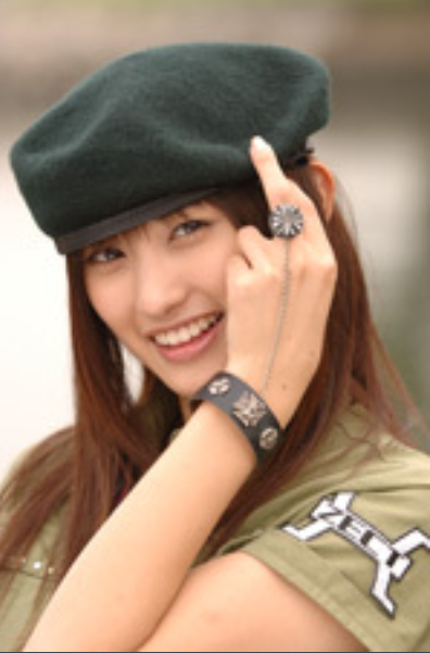  p>高鸟莲华,女,是《 a target="_blank" href="/item/假面骑士kabuto
