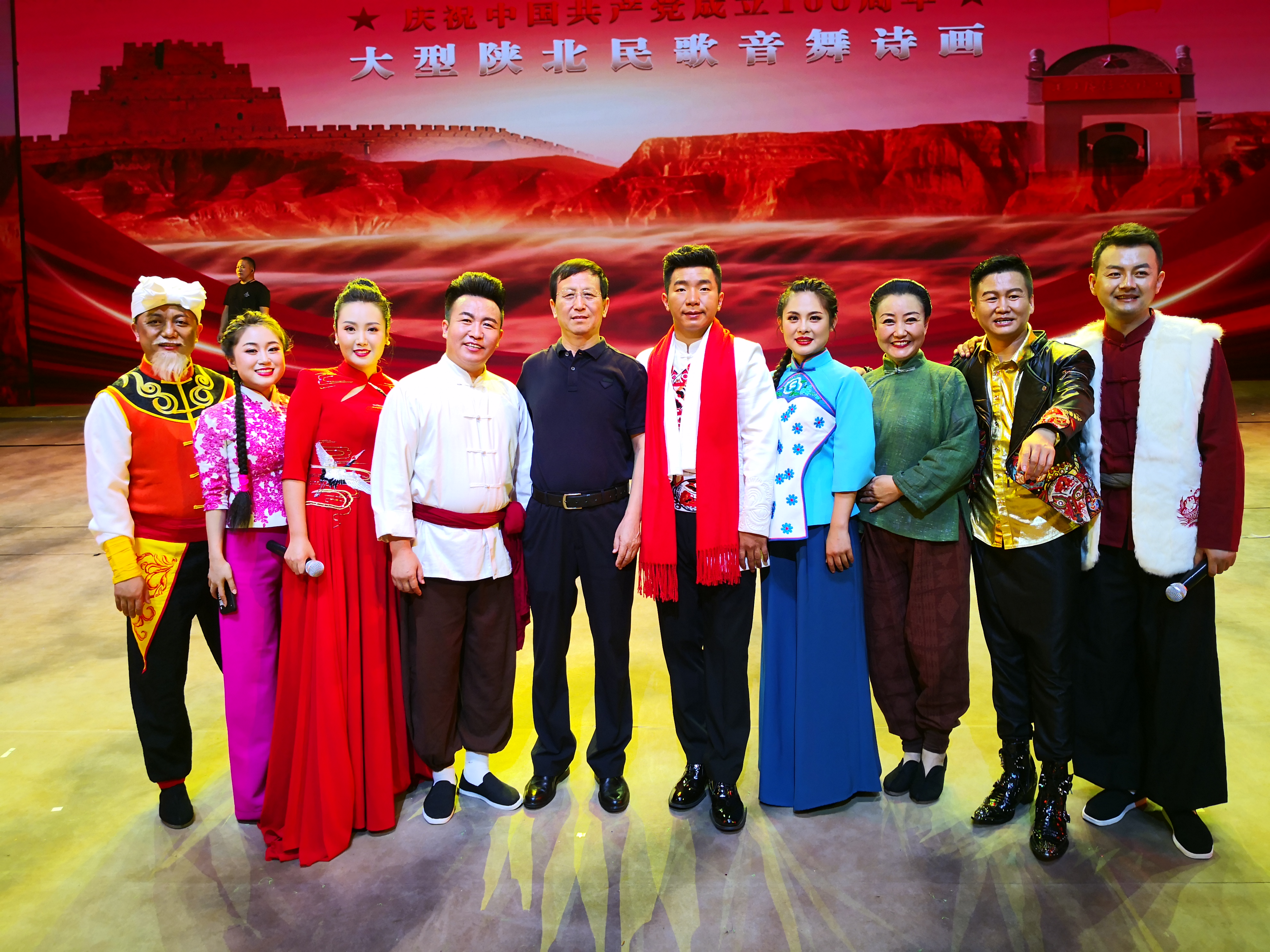 ">王园园,女,著名民歌歌手,陕西人民艺术剧院演员 /span> /span> sup