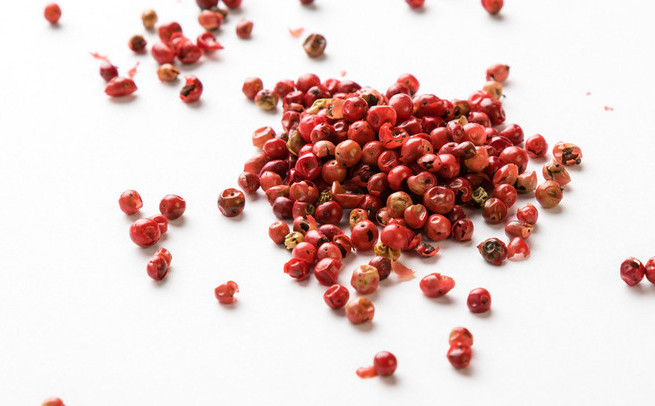  p data-id="gnbk8dizvm">红胡椒是巴西胡椒树的果实.