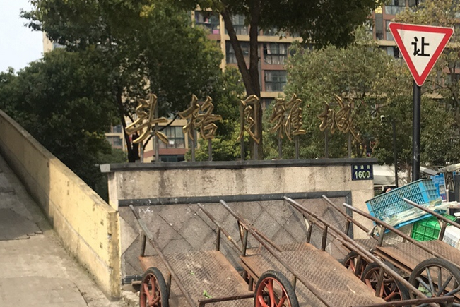  p>头格月雅城位于杭州市江干九堡,共计房屋9600户.属于下沙街道管辖.