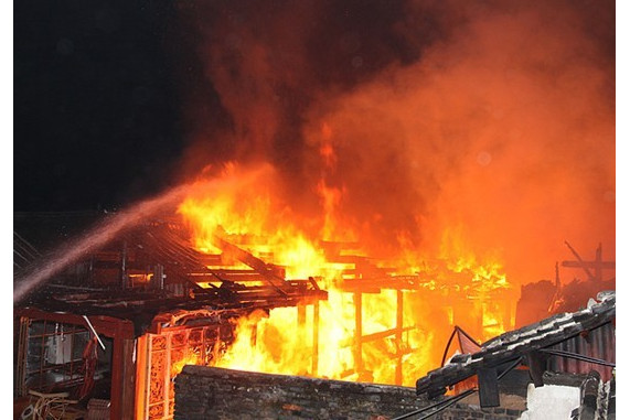 2021年4月30日卧龙山水绿都文澜苑民房火灾