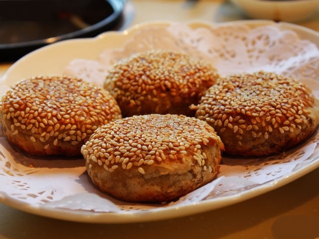  p>一品烧饼是天津蓟州(蓟县)地区特色传统小吃.