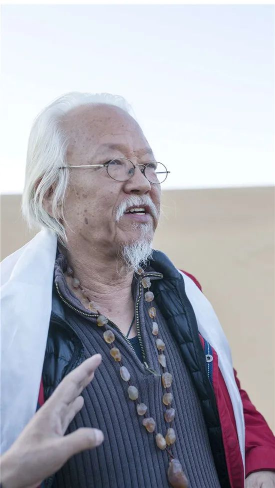 诗人多多在近50年的创作中，取得了最具启示意义的文本成果_百科TA说