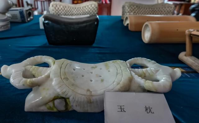 古人为什么喜欢用木枕、石枕？硬邦邦的，能舒服吗？_百科TA说
