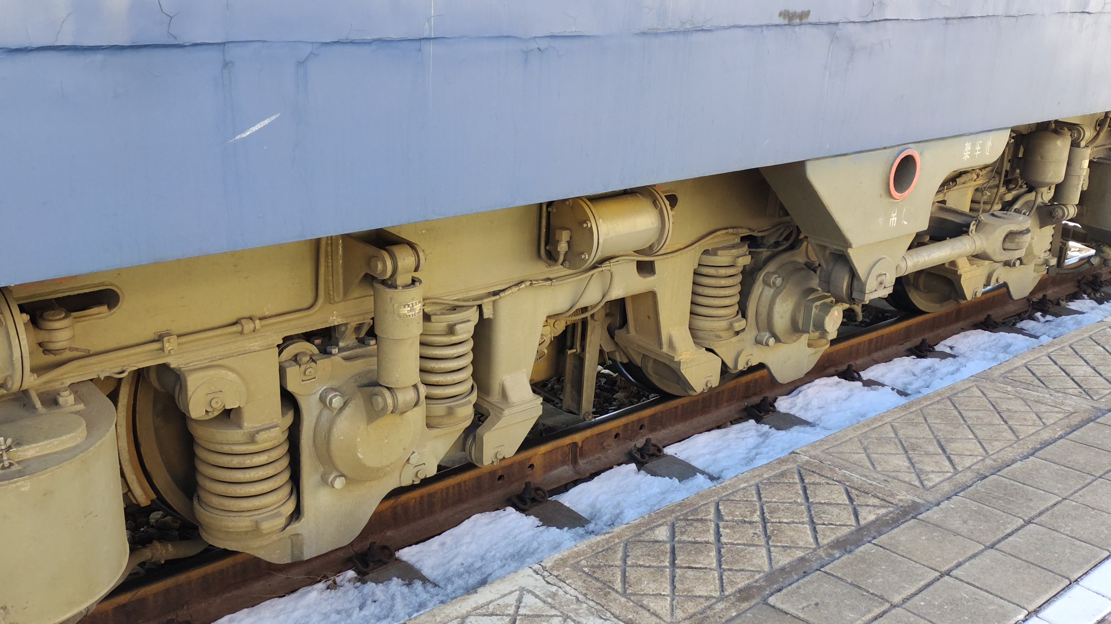 东风4d型内燃机车