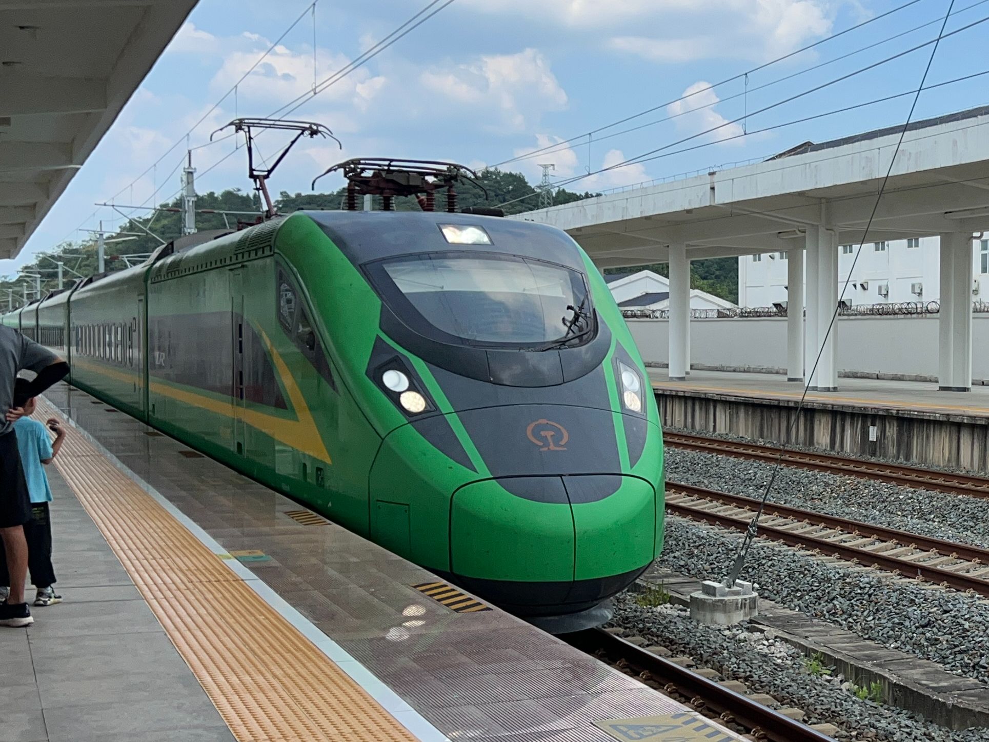 丰台发往深圳的 a target="_blank" href="/item/动车组列车/349032"