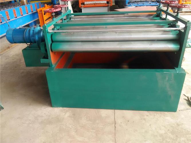  p>开卷校平机,是指将一定宽度的卷板加工成所需要的定长尺寸的自动化