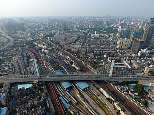 ">解放路立交桥(jiefang road bridge),原称郑州中心城区铁路跨线桥