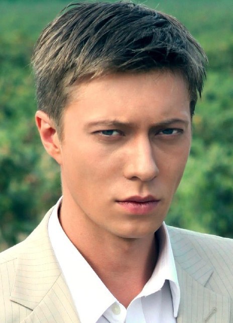 ">aleksandr davydov是一名影视演员,代表作品《烈日灼人3:碉堡要塞》