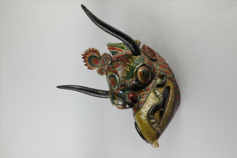 现代藏族锅庄牛面具