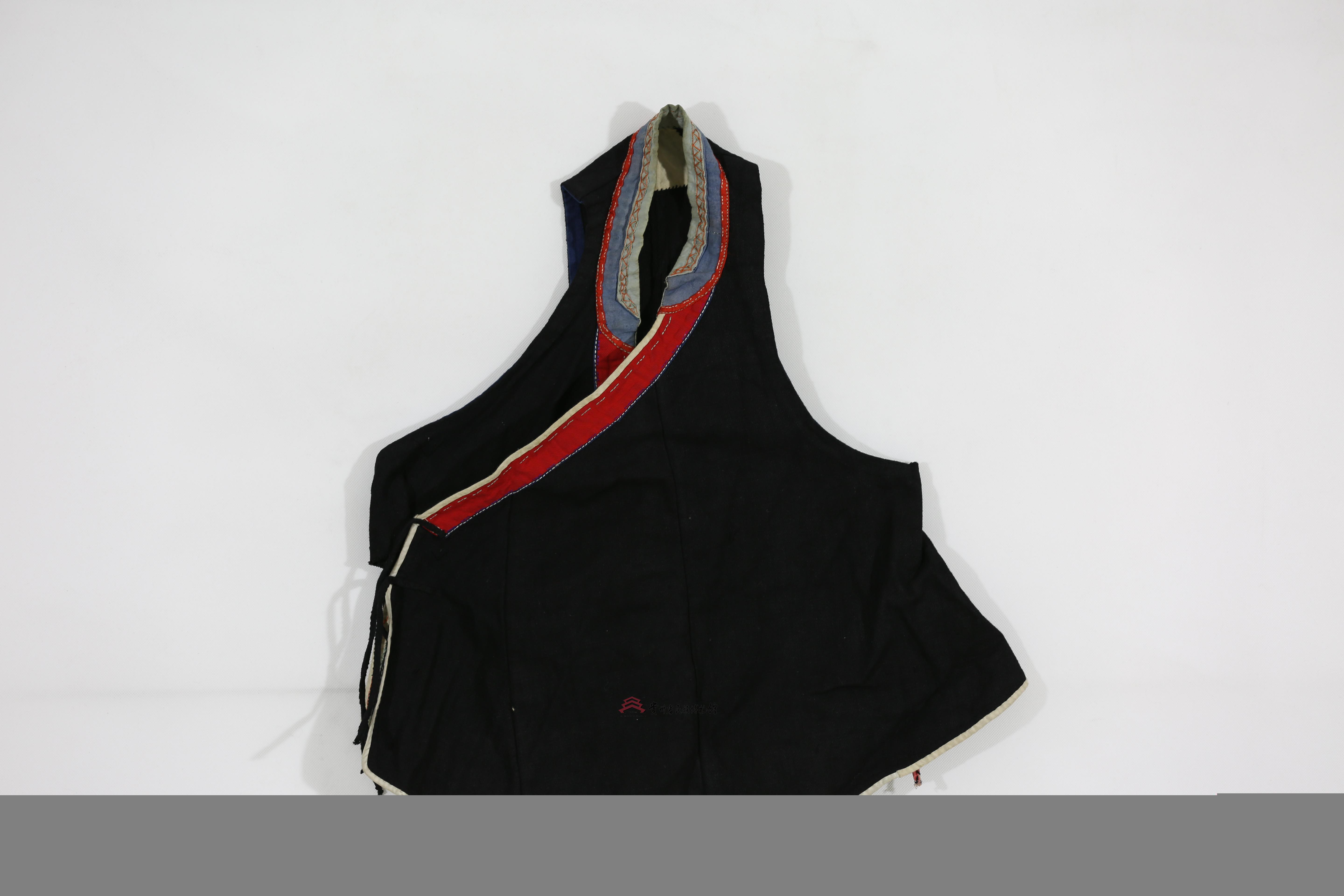 民国紫云布依族右衽女马甲