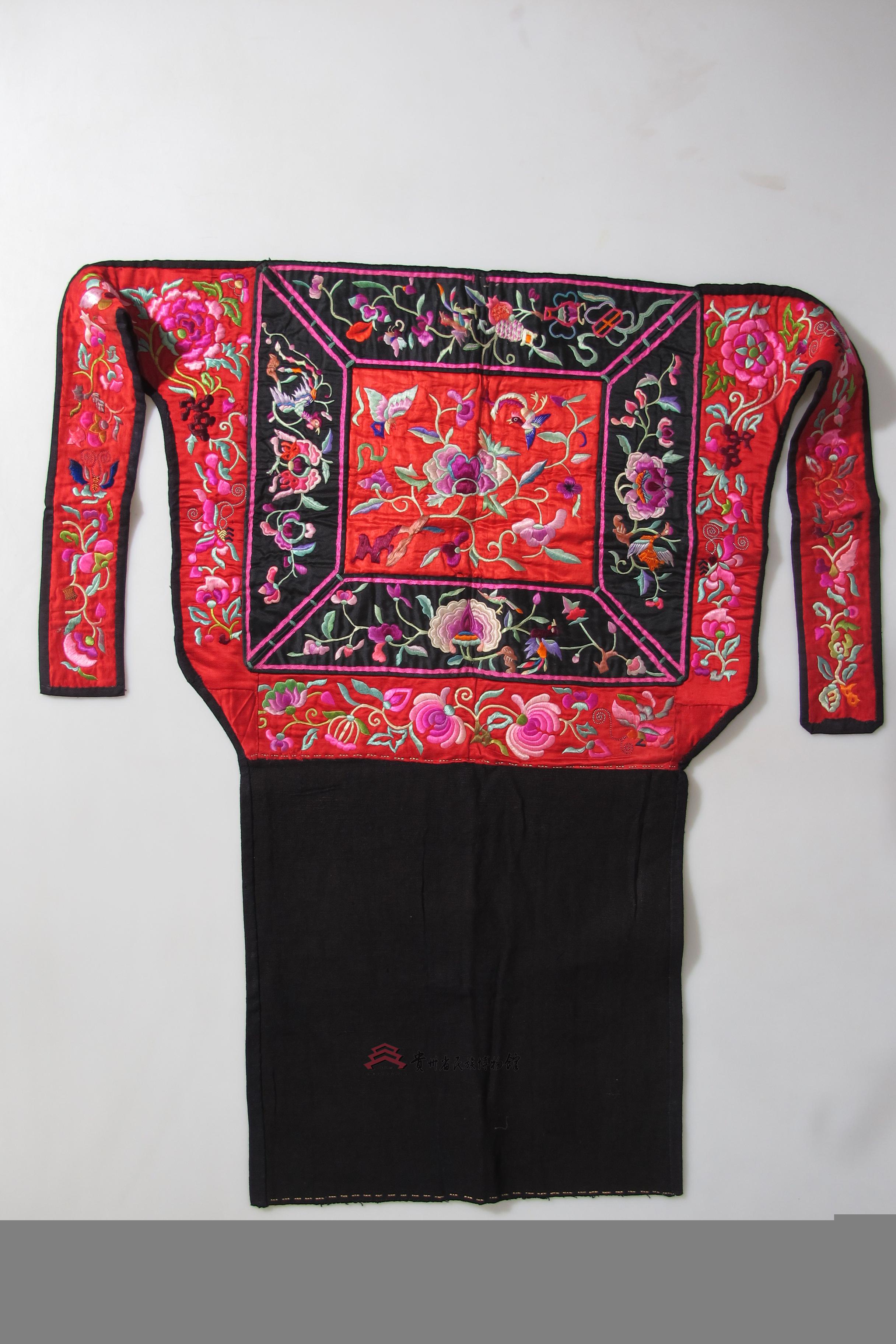 当代台江苗族破线绣牡丹锦鸡纹背带