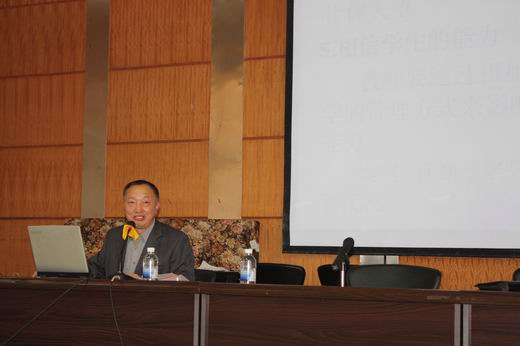 邱云兰,1956年出生,广东乐昌人,曾任教于